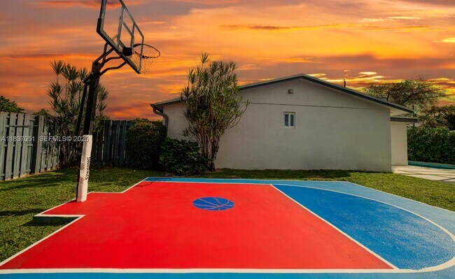 Building Photo - 10010 SW 162nd St