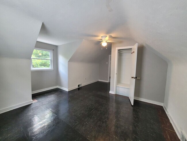 Building Photo - 1460 Obey St