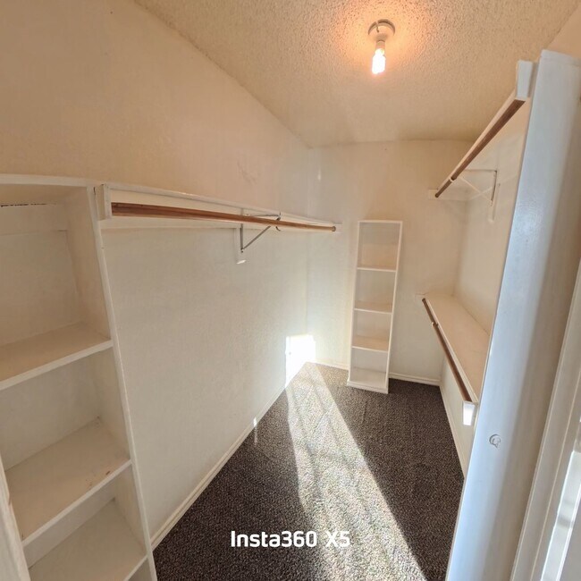 Building Photo - 1454 Cromwell Ct
