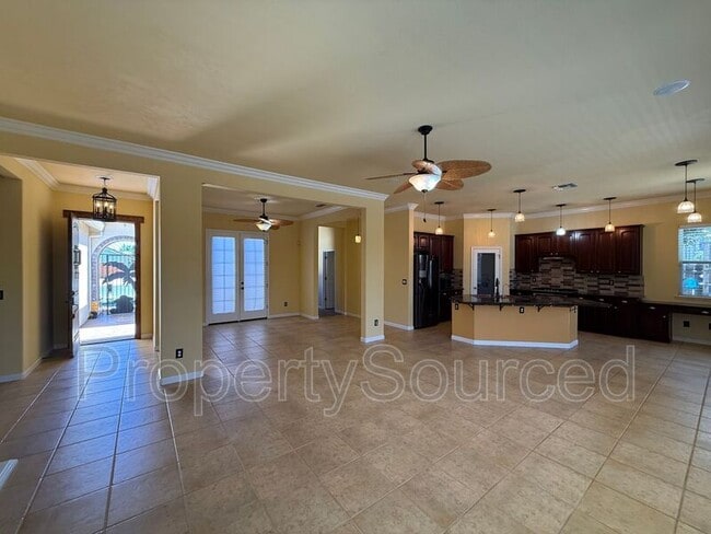 Building Photo - 523 Ruess Rd