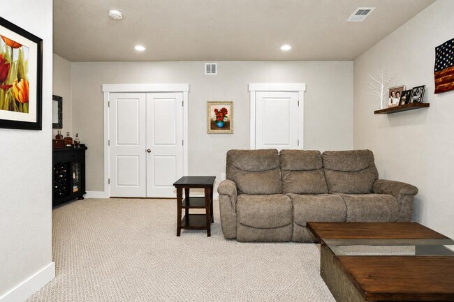 Building Photo - 6245 Vernazza Way