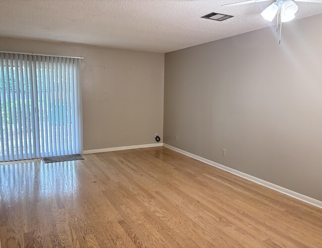 Building Photo - 345 Woodham Ct