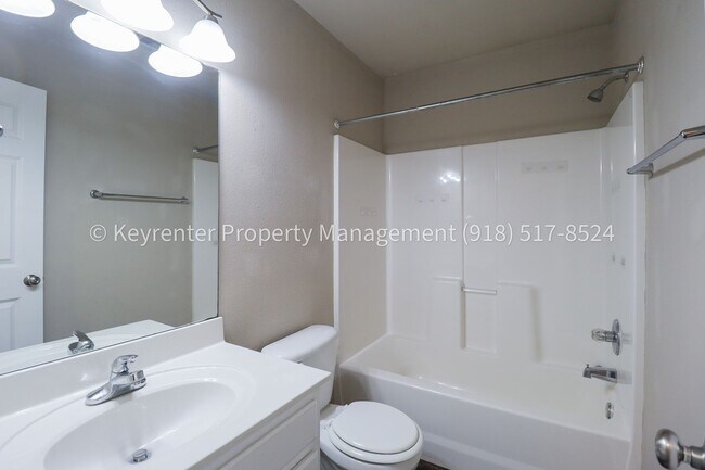 Building Photo - 3 Bed | 2 Bath | Broken Arrow