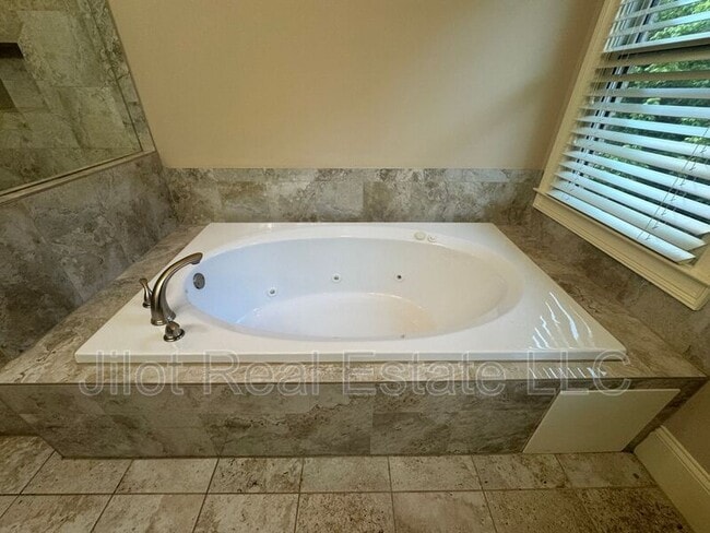 Building Photo - 3134 Chestnut Woods Dr