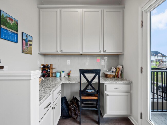 Building Photo - 202 N Sydney Ct