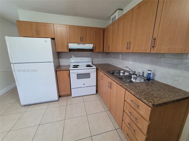 Building Photo - 3425 SW 89th Ave