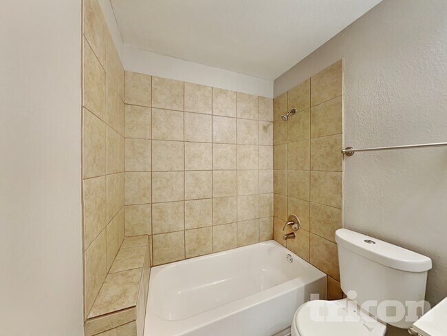 Building Photo - 352 N Beltwoods Dr