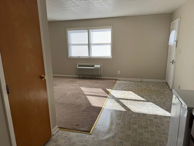 Building Photo - A4310D-F WALNUT RD (3FM)