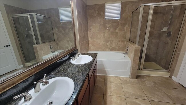 Building Photo - 914 Charo Pkwy