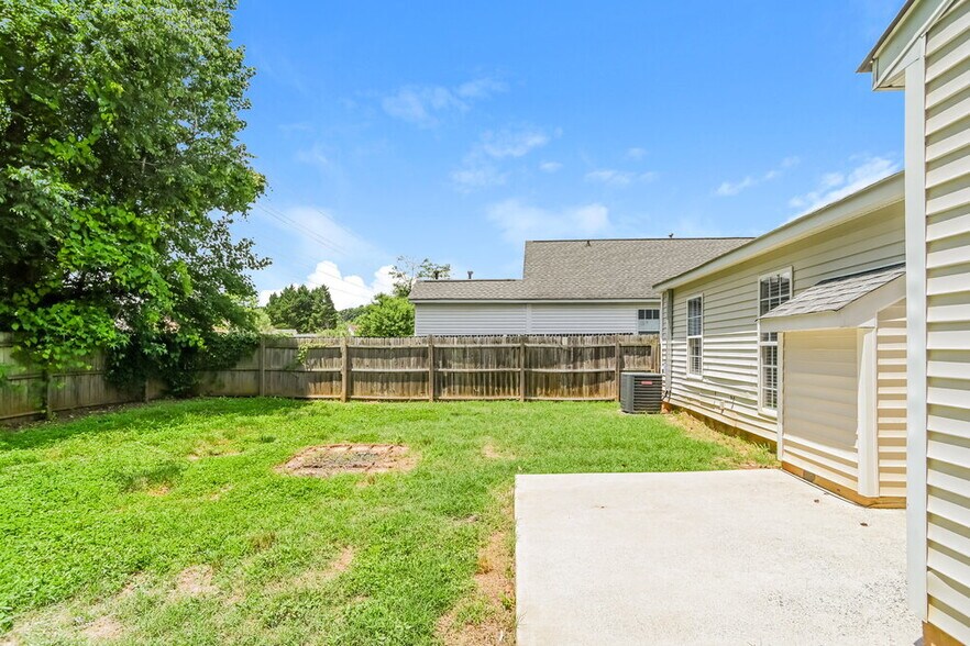 Building Photo - 9928 Peppermint Ln