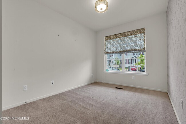 Building Photo - 44 Begonia Ln
