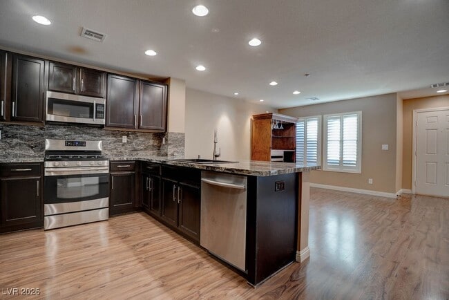 Building Photo - 2074 Waterlily View St