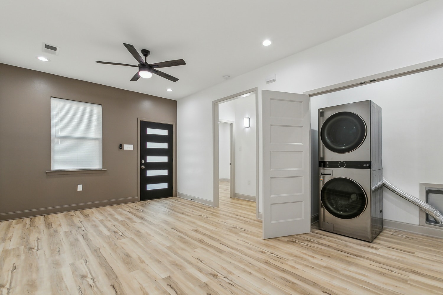 Washer and dryer in unit - 3923 Clematis St