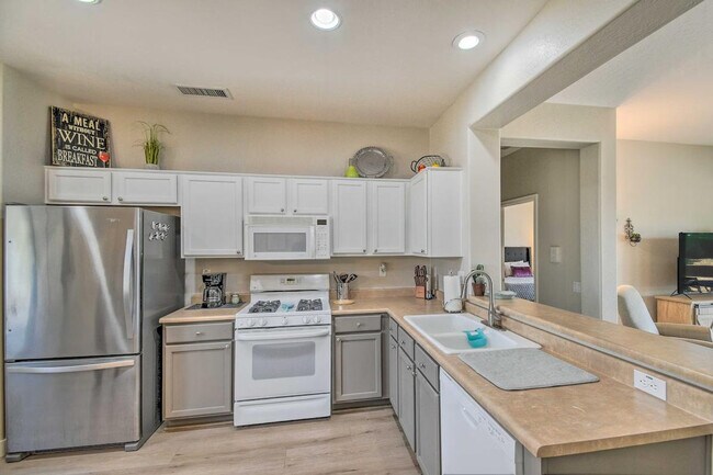 Building Photo - 15033 W Home Run Dr