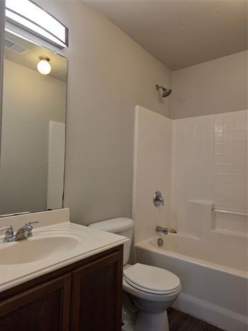 Building Photo - 1600 Wickham Dr