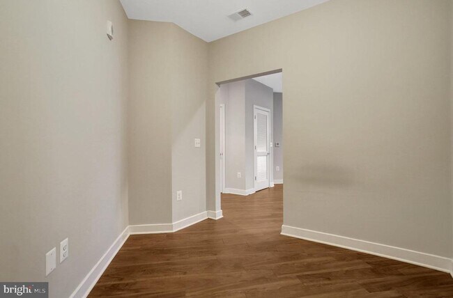 Building Photo - 989 S Buchanan St