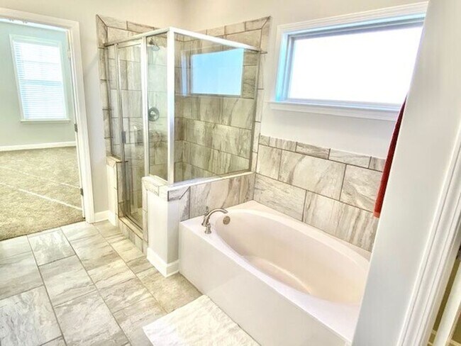 Building Photo - Now Leasing In Sommerville -4 Bedroom 2.5 ...