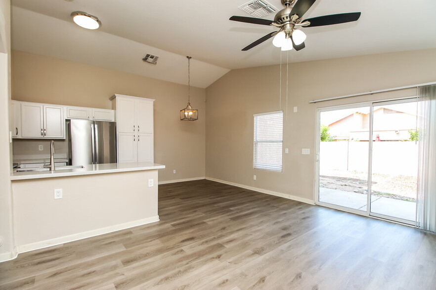 Building Photo - 1652 N Serina