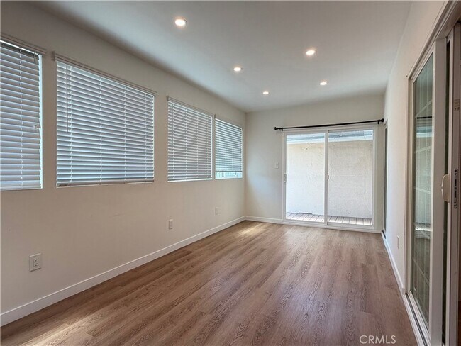 Building Photo - 1162 Panorama Dr