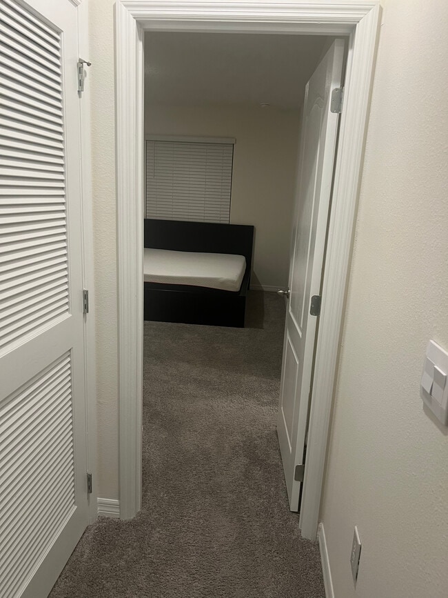 Building Photo - 1375 Isleta Lp