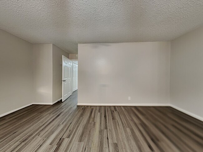 Building Photo - 23123 Bayleaf Dr