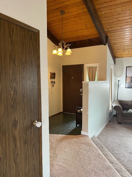 Building Photo - 104 Alturas Dr