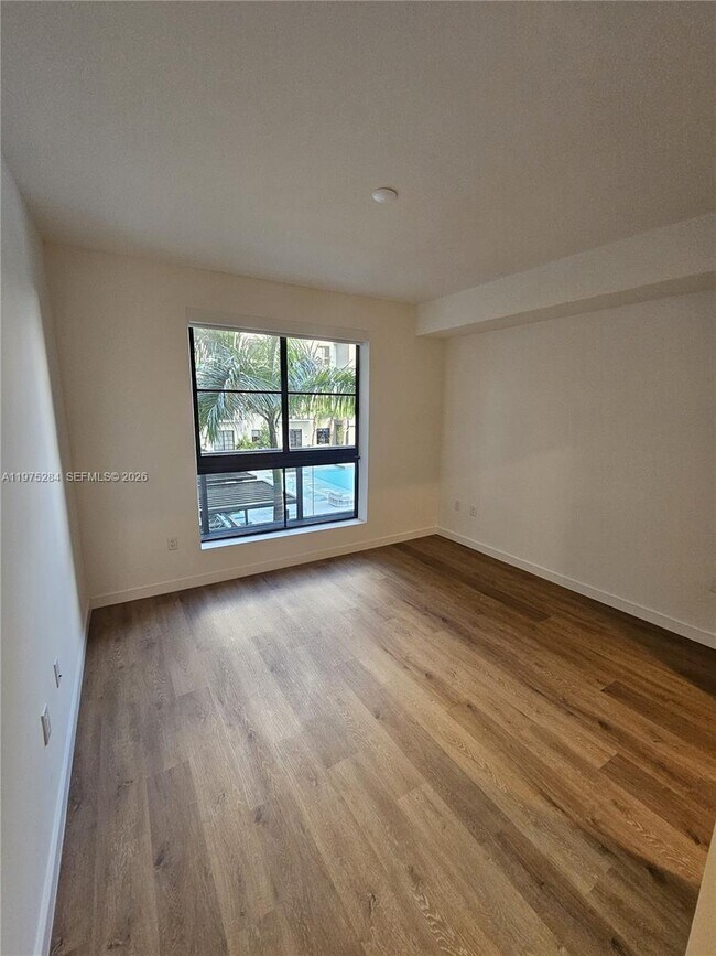 Building Photo - 1650 NE 124th St