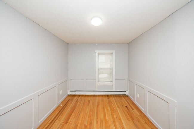 Building Photo - 10 Alpine St