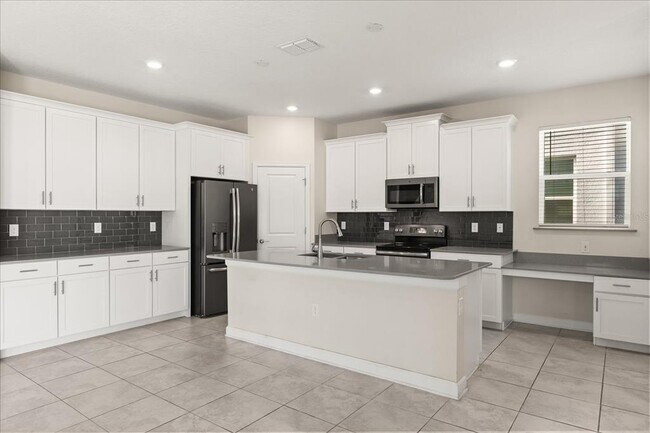 Building Photo - 9131 Cut Shot Dr