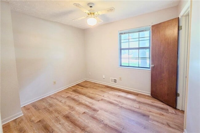 Building Photo - 3533 Charlotte Dr