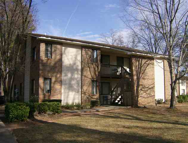 Building Photo - Hidden Creek