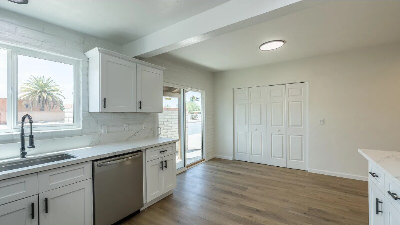 Building Photo - 8771 E Old Spanish Trail