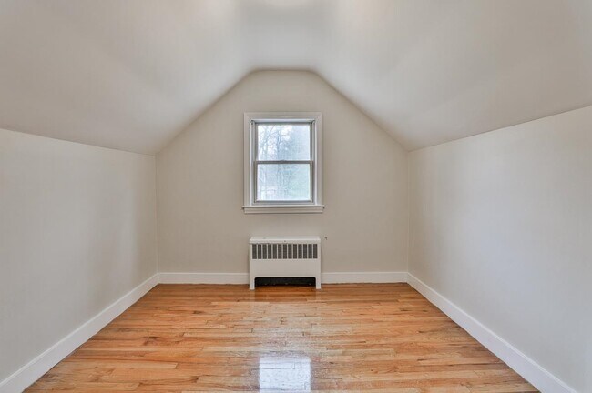 Building Photo - 139A Greeley St
