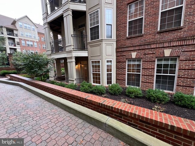 Building Photo - 1320 N Wayne St