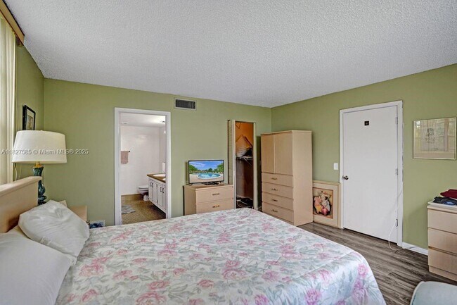 Building Photo - 14671 Bonaire Blvd