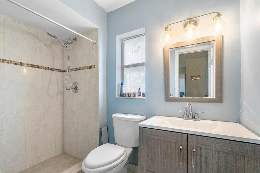 Building Photo - 6390 Kimberly Blvd