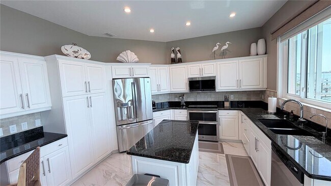 Building Photo - 218 Sand Key Estates Dr