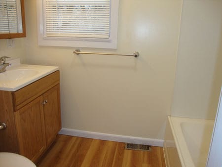 Bathroom with vanity, stool, and full tub with shower. - 522 E Market St