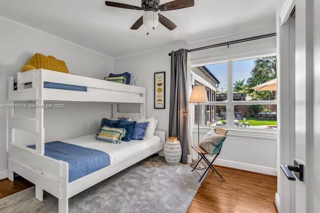 Building Photo - 110 SE 11th Ave