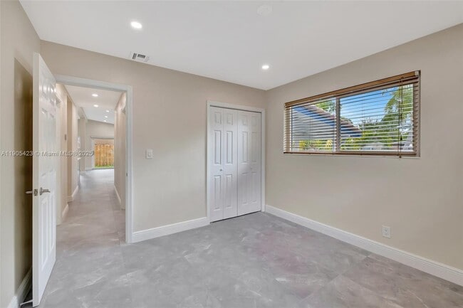 Building Photo - 3480 SW 20th St