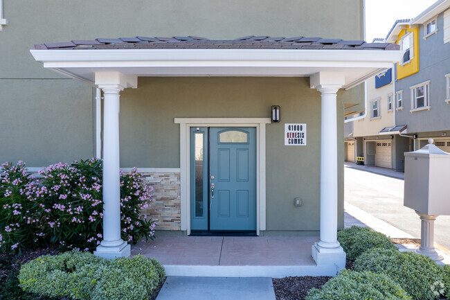 Building Photo - Genesis Villas Townhomes