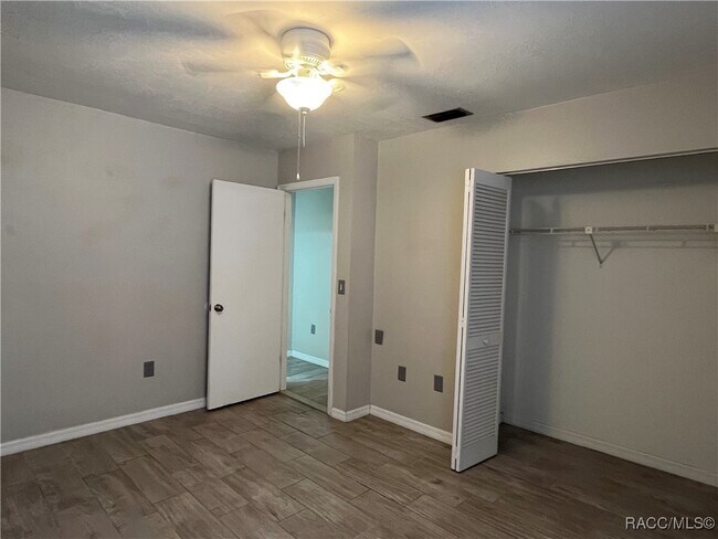 Building Photo - 600 E Gilchrist Ct