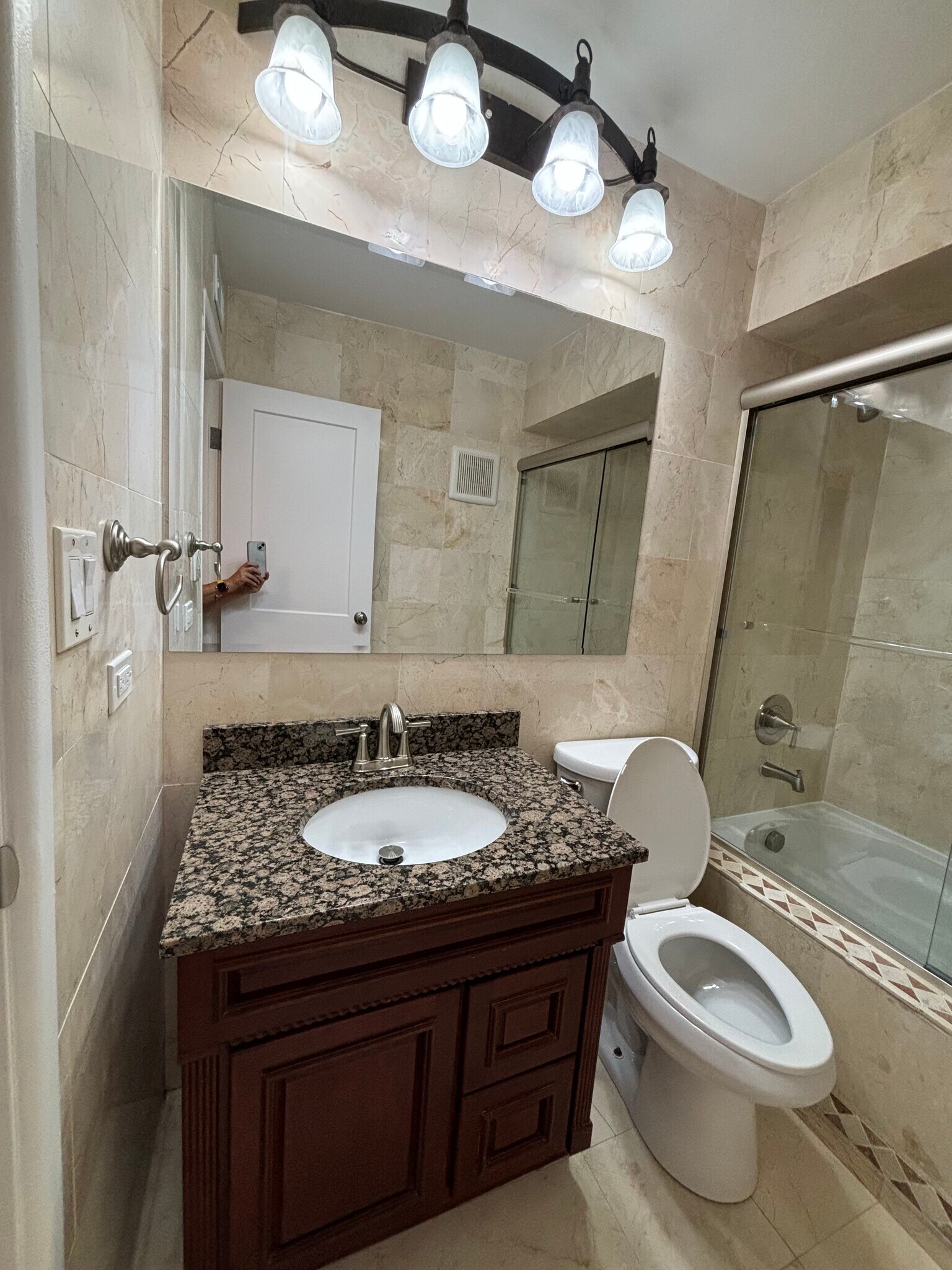 Building Photo - 9449 Bay Colony Dr
