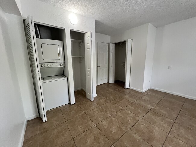 Building Photo - 138 Lewfield Cir
