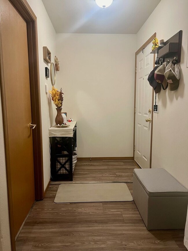Building Photo - 3BD/2.75BA Duplex. Pet Friendly!