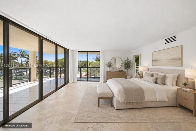 Building Photo - 2575 S Bayshore Dr