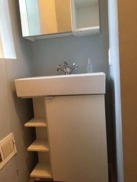 Building Photo - 1255 N Damen Ave