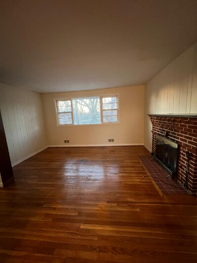 Building Photo - "Spacious 5-Bedroom Retreat with Cozy Fireplace in Fort Washington!"