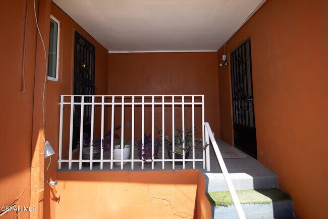 Building Photo - 3510 Porter Ave