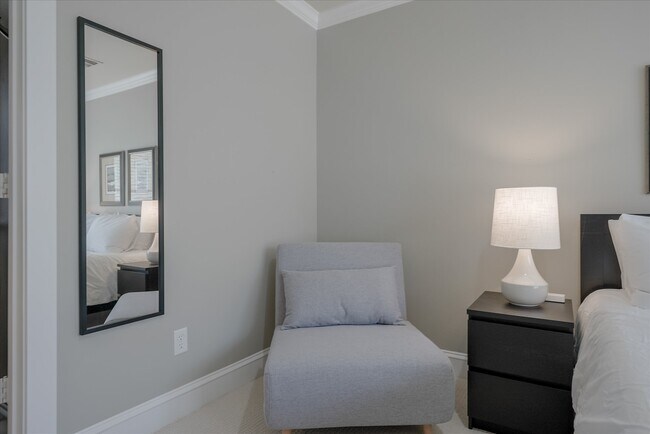 Building Photo - 2618 Thomas Ave